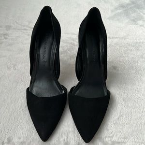 Almost New Banana Republic two piece pump. Classic black high heels